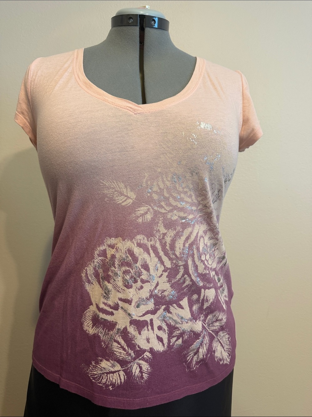 Super cute NY&C Women's Gradient Pink to Purple Floral V-Neck Top